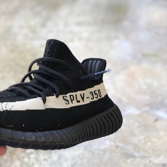 Yeezy V2 Boost, US-9.5, Oreo and also Bred color. - Picture 7 of 8
